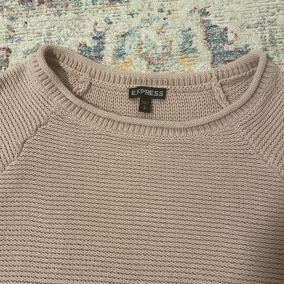 Light Mauve long sleeve sweater with open slits on sleeves - Picture 4 of 6